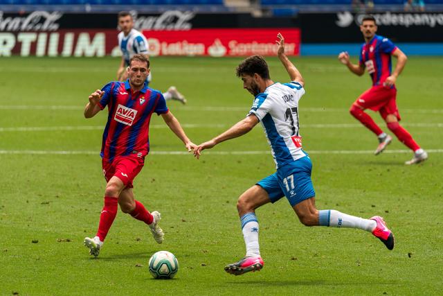 赵嘉义17分青岛胜广州 闫鹏飞12分上海负宁波